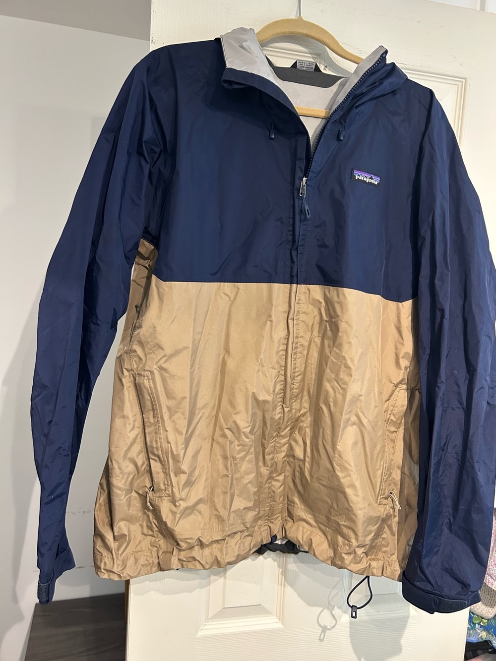 Patagonia Men's Two-Tone Navy and Tan Windbreaker Jacket size Large